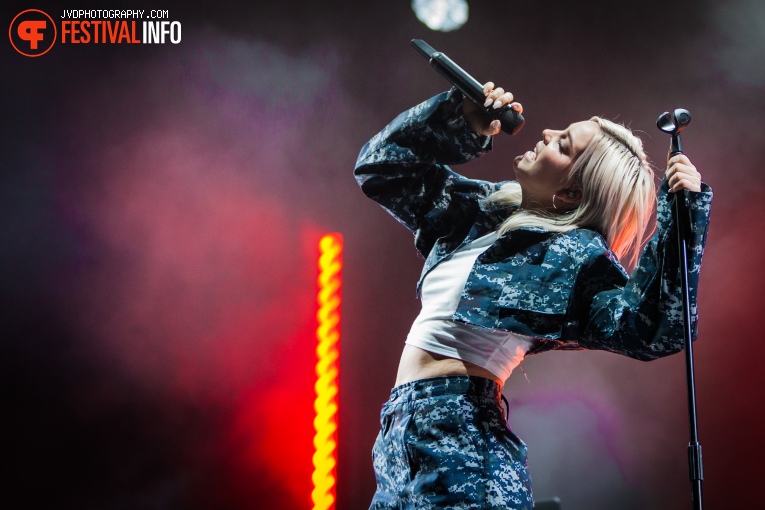 Anne-Marie op Paaspop Schijndel 2018 - Vrijdag foto