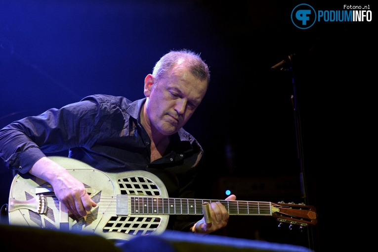 Matthew Crosby op Jacqueline Govaert - 13/04 - Paradiso foto