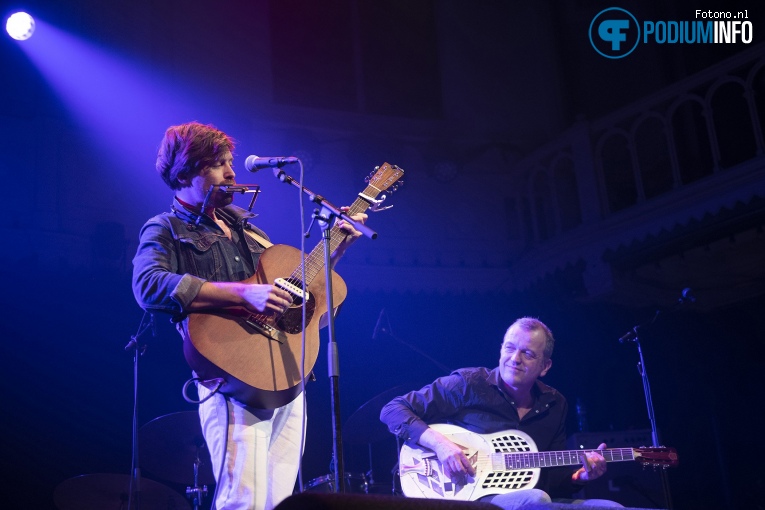 Matthew Crosby op Jacqueline Govaert - 13/04 - Paradiso foto