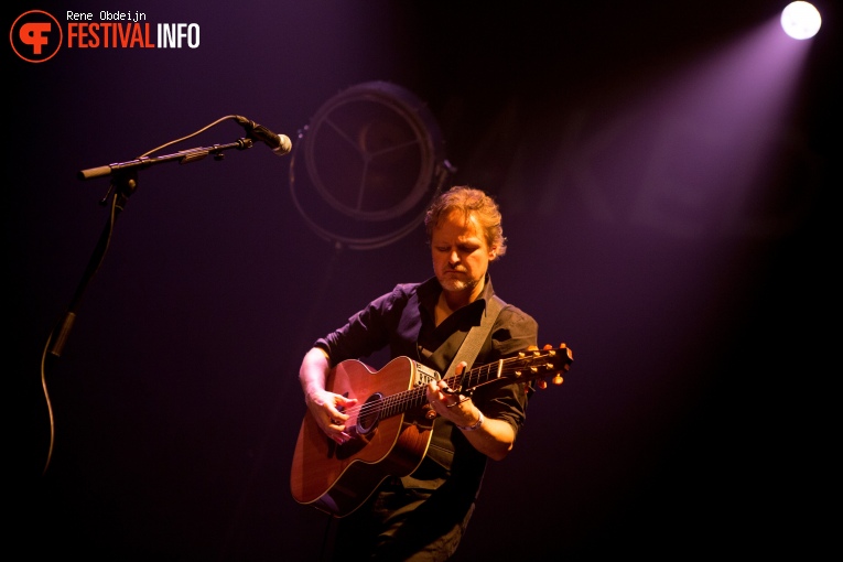 Foto Tom McRae op Naked Song Festival 2018