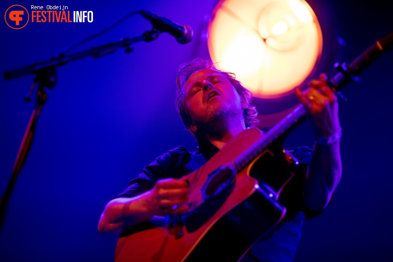 Foto Tom McRae op Naked Song Festival 2018
