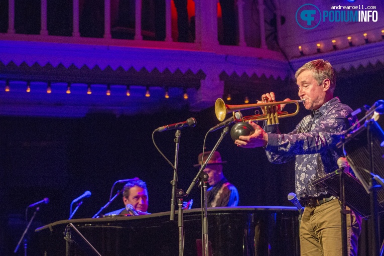 Jools Holland & His R&B Orchestra op Jools Holland & His R&B Orchestra - 14/04 - Paradiso foto