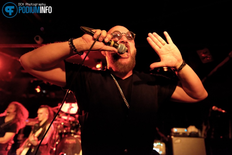 Geoff Tate op Angra - 15/4 - Baroeg foto