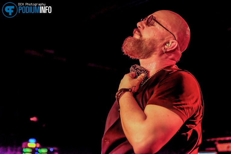 Foto Geoff Tate op Angra - 15/4 - Baroeg