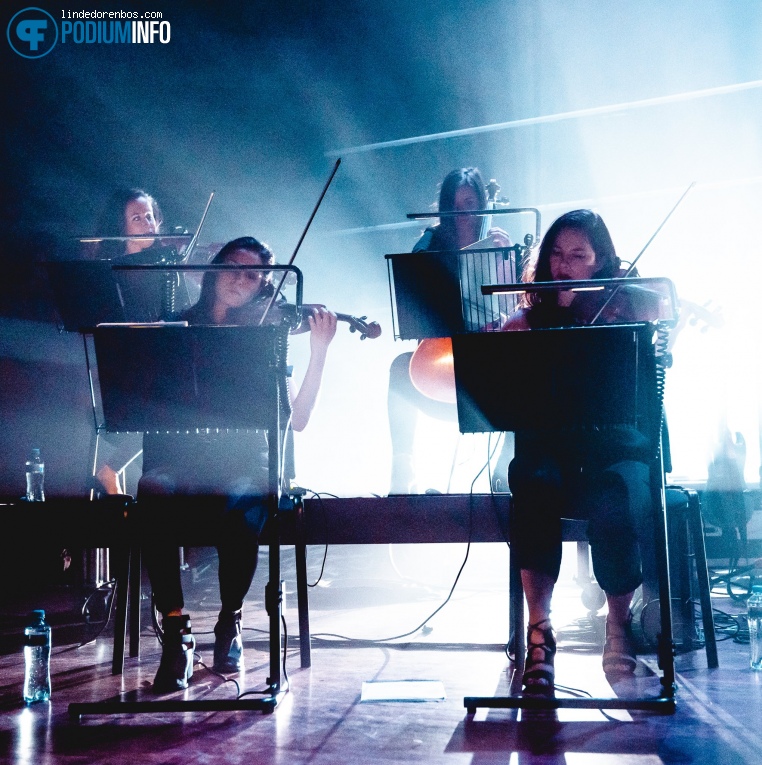 Foto Bastille op Bastille Reorchestrated - 18/04 - TivoliVredenburg