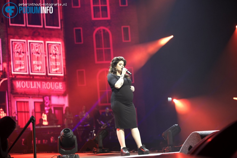 Roxeanne Hazes op Holland Zingt Hazes - 20/04 - Ziggo Dome foto