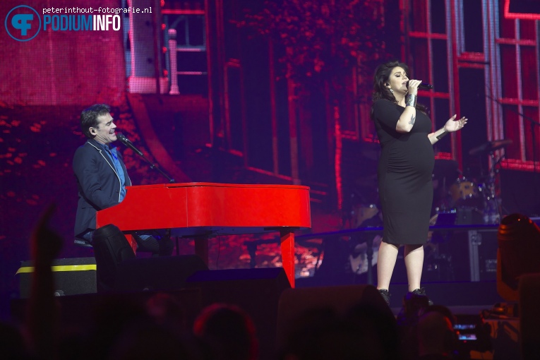 Roxeanne Hazes op Holland Zingt Hazes - 20/04 - Ziggo Dome foto