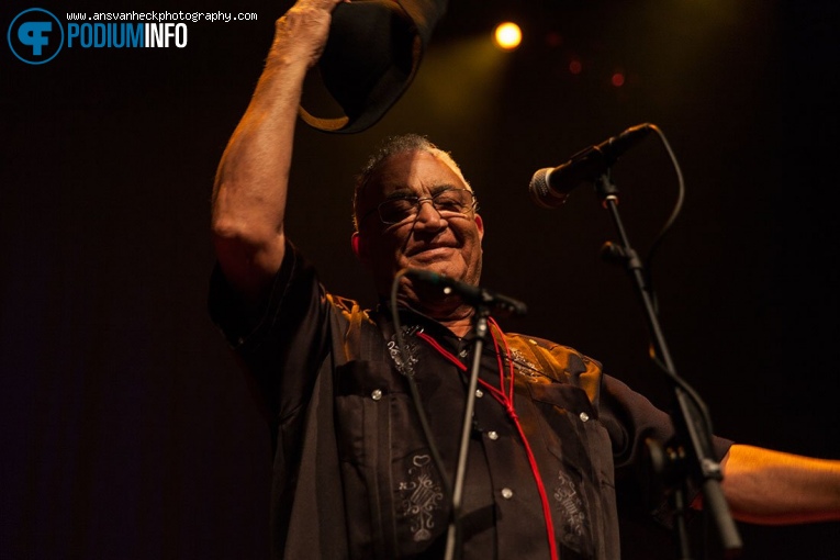 Foto Eliades Ochoa op Eliades Ochoa - 29/04 - TivoliVredenburg