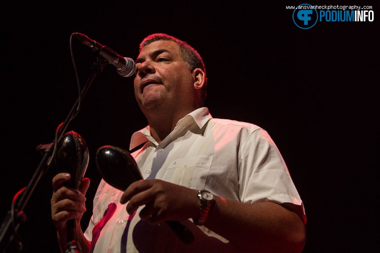 Foto Eliades Ochoa op Eliades Ochoa - 29/04 - TivoliVredenburg