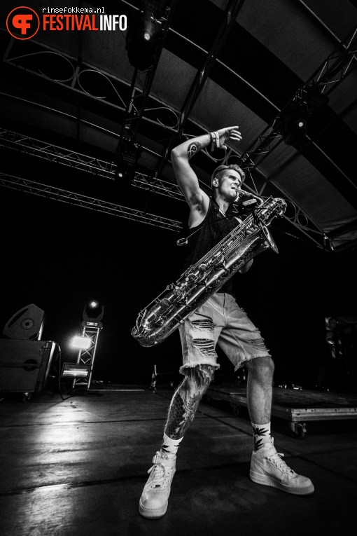 Too Many Zooz op Bevrijdingsfestival Overijssel - 05/05 - Zwolle foto