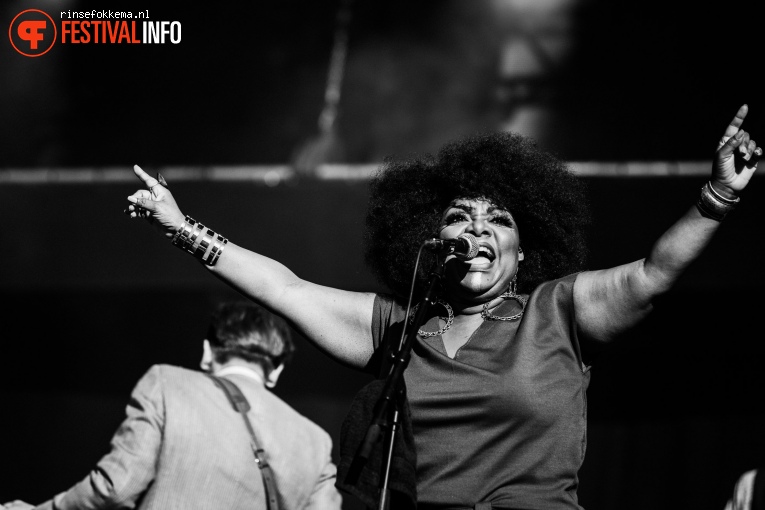 Michelle David & The Gospel Sessions op Bevrijdingsfestival Overijssel - 05/05 - Zwolle foto