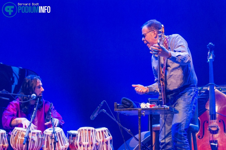 Stanley Clarke op Stanley Clarke - 15/05 - TivoliVredenburg foto