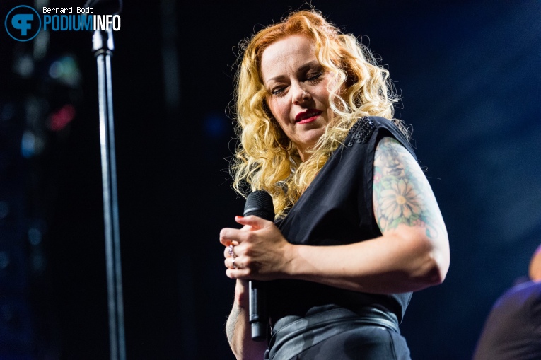 Anneke van Giersbergen op Anneke van Giersbergen & Residentie Orkest - 18/05 - 013 foto