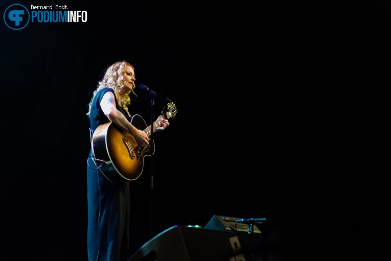 Anneke van Giersbergen op Anneke van Giersbergen & Residentie Orkest - 18/05 - 013 foto