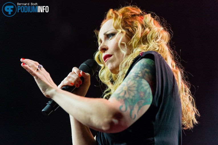Anneke van Giersbergen op Anneke van Giersbergen & Residentie Orkest - 18/05 - 013 foto