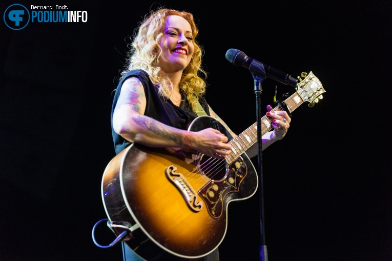 Anneke van Giersbergen op Anneke van Giersbergen & Residentie Orkest - 18/05 - 013 foto
