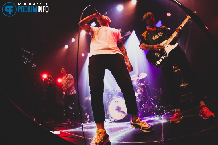 Broadside op Trash boat - 22/5 - Melkweg foto
