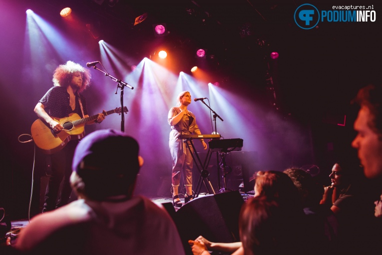 Foto Nina June op Alex Vargas - 23/5 - Melkweg