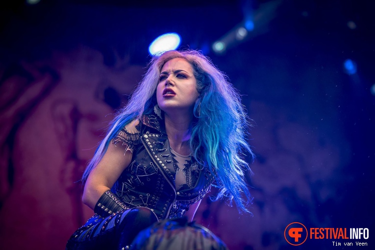 Arch Enemy op Fortarock Vrijdag 2018 foto