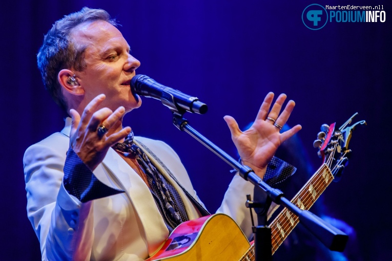 Kiefer Sutherland op Kiefer Sutherland - 08/06 - TivoliVredenburg foto