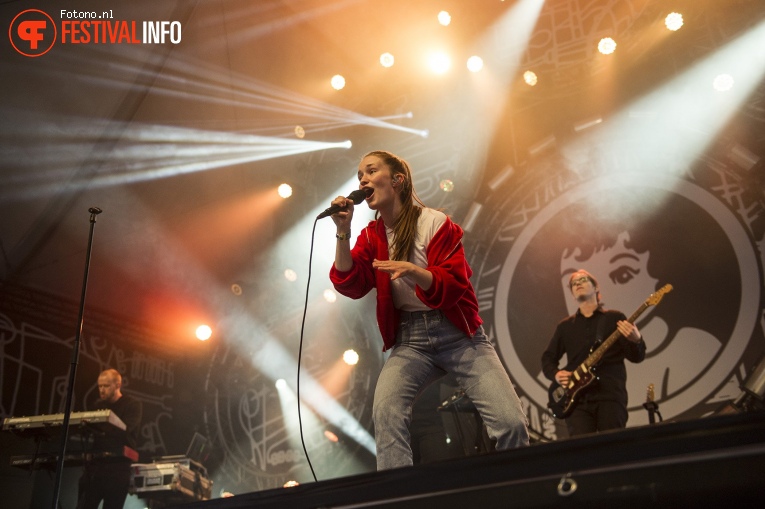 Sigrid op Pinkpop 2018 - Zondag foto