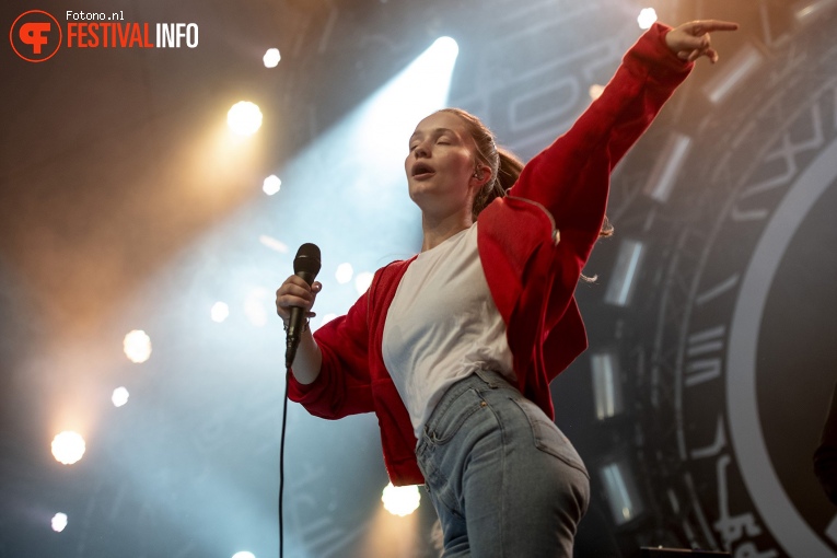 Sigrid op Pinkpop 2018 - Zondag foto