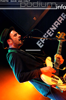 Kula Shaker op Kula Shaker - 2/3 - Effenaar foto
