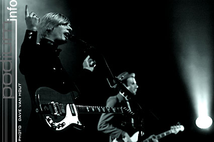 Kula Shaker op Kula Shaker - 2/3 - Effenaar foto