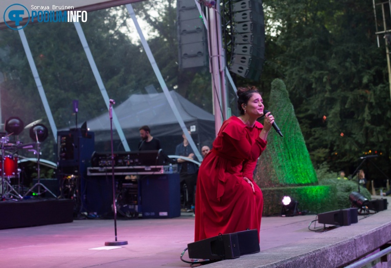 Jessie Ware op Jessie Ware - 04/07 - Openlucht Theater Amsterdamse Bos foto