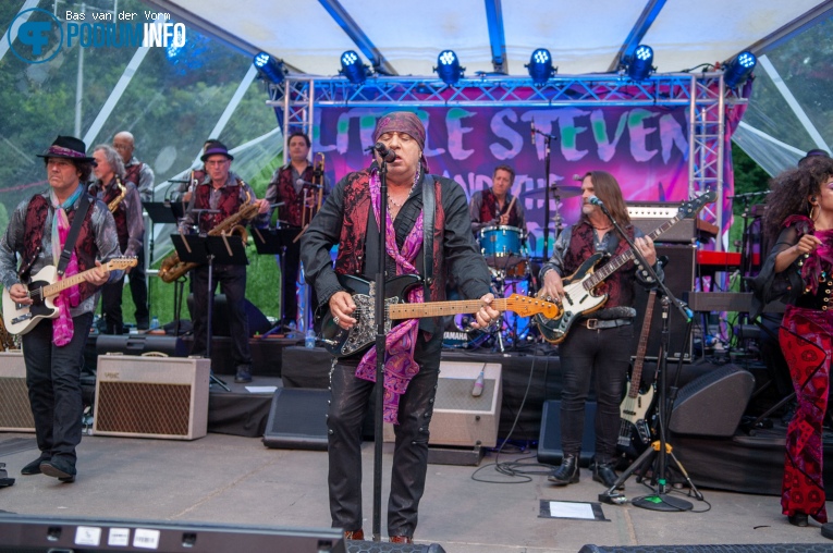 Little Steven & The Disciples of Soul op Little Steven & The Disciples of Soul - 06/07 - Openlucht Theater Amsterdamse Bos foto