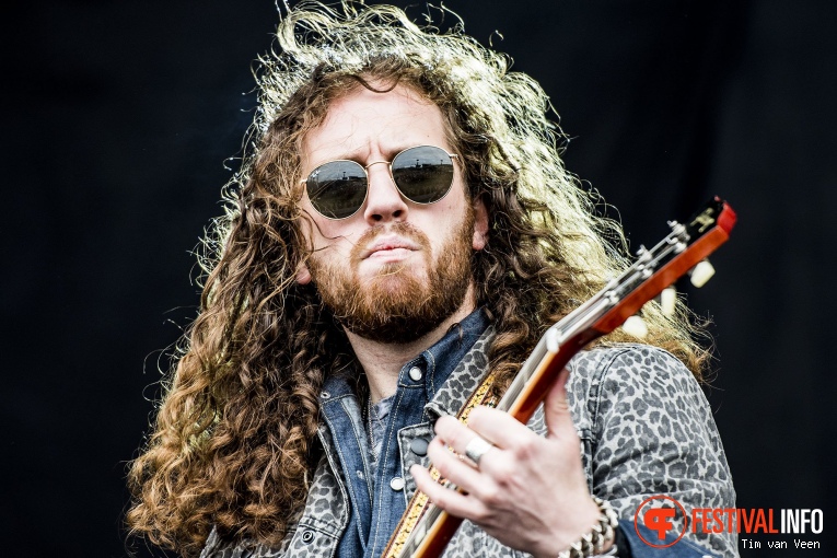 Tyler Bryant & The Shakedown op Graspop Metal Meeting 2018 - Vrijdag foto