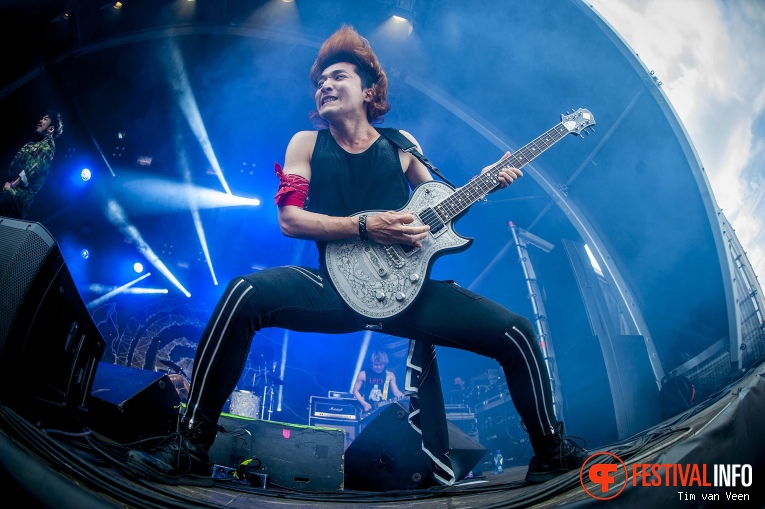 Crossfaith op Graspop Metal Meeting 2018 - Zaterdag foto