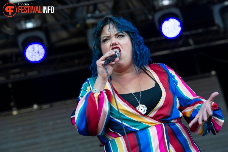 Hannah Williams & The Affirmations op Down The Rabbit Hole 2018 - Zaterdag foto