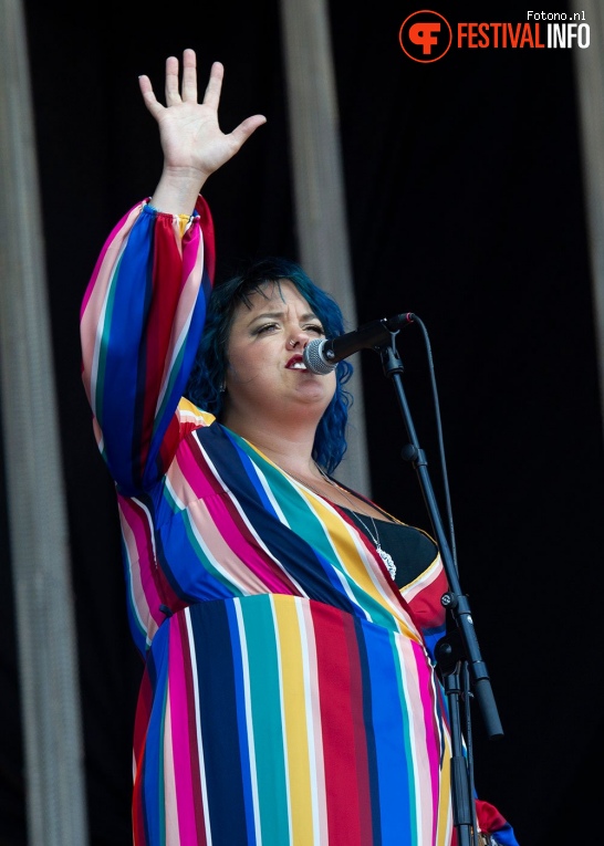 Hannah Williams & The Affirmations op Down The Rabbit Hole 2018 - Zaterdag foto