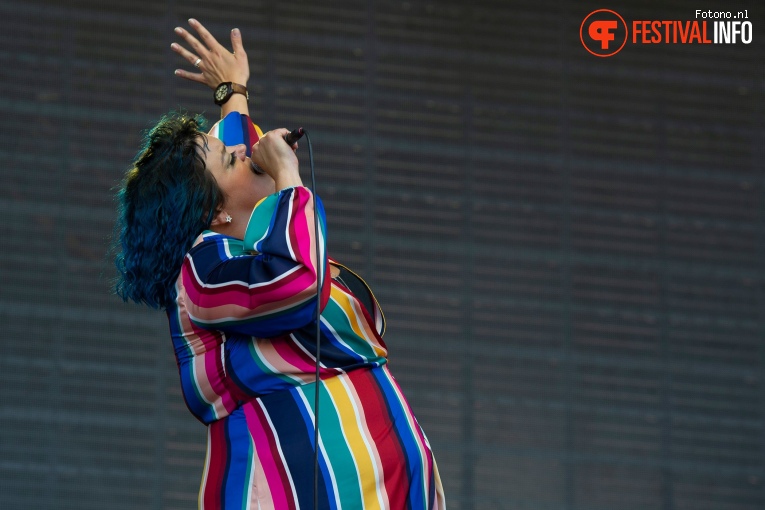 Hannah Williams & The Affirmations op Down The Rabbit Hole 2018 - Zaterdag foto