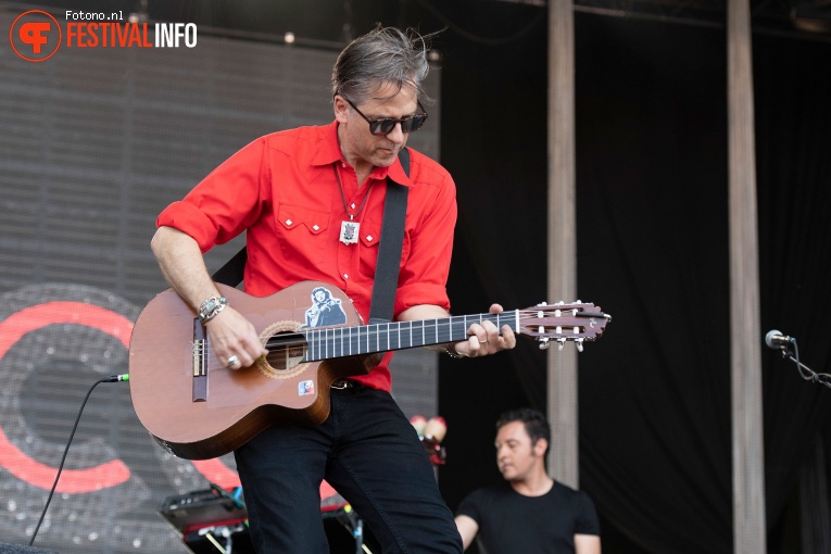 Calexico op Down The Rabbit Hole 2018 - Zaterdag foto