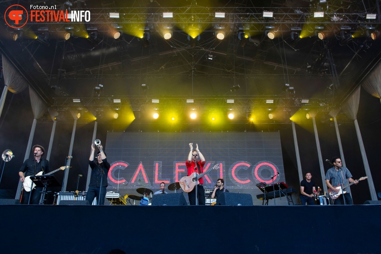 Calexico op Down The Rabbit Hole 2018 - Zaterdag foto