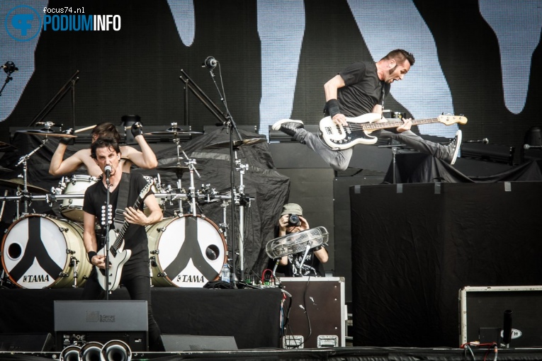 Gojira op Guns N' Roses - 04/07 - Goffert Park foto