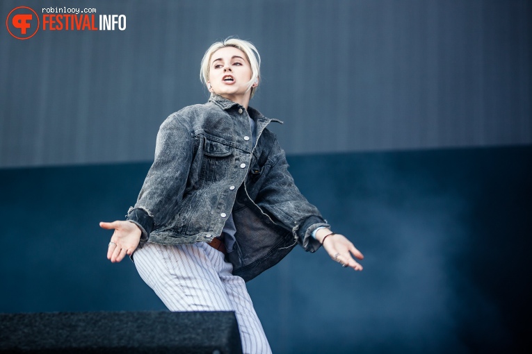 PVRIS op Rock Werchter 2018 - Zondag foto