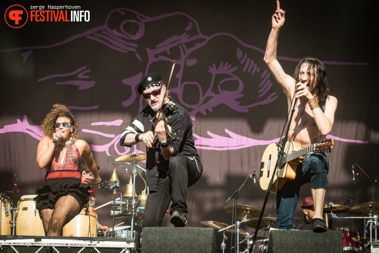 Gogol Bordello op Zwarte Cross 2018 - Zondag foto