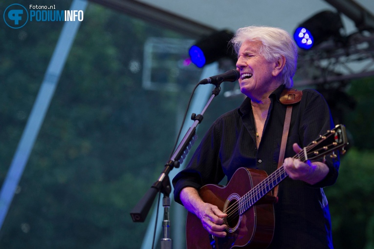 Graham Nash op Graham Nash - 14/07 - Openlucht Theater Amsterdamse Bos foto