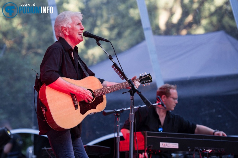 Graham Nash op Graham Nash - 14/07 - Openlucht Theater Amsterdamse Bos foto