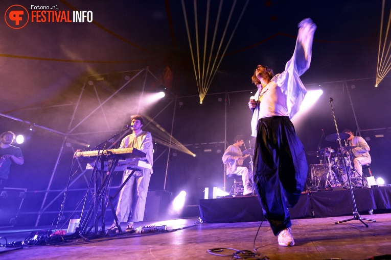 Foto Warhola op Welcome To The Village 2018 - donderdag