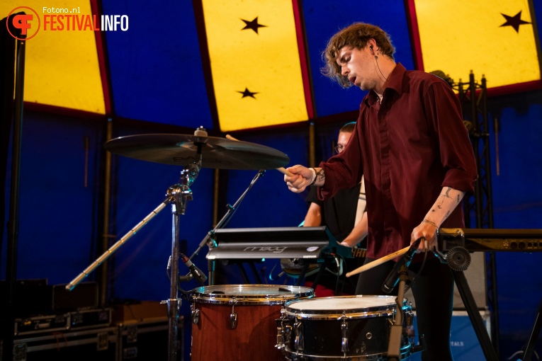 Shortparis op Welcome To The Village 2018 - Vrijdag foto