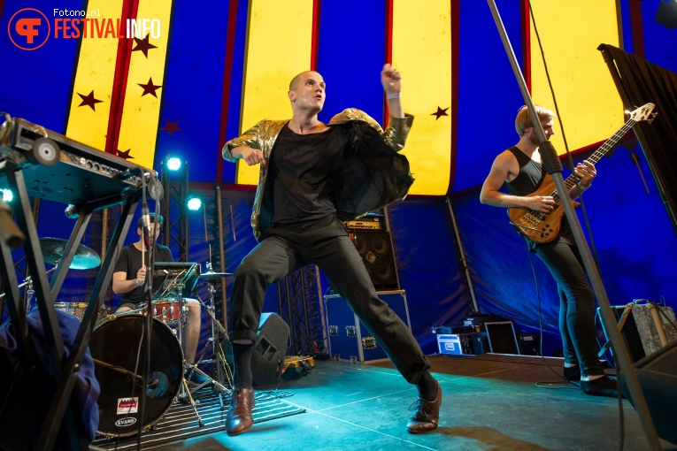 Shortparis op Welcome To The Village 2018 - Vrijdag foto