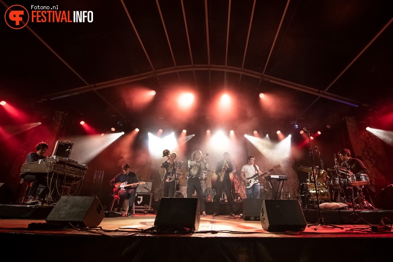 Foto Jungle By Night op Welcome To The Village 2018 - Vrijdag