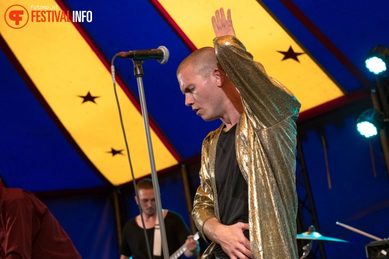 Shortparis op Welcome To The Village 2018 - Vrijdag foto