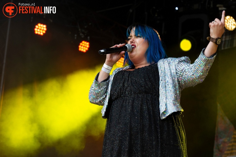 Hannah Williams & The Affirmations op Welcome To The Village 2018 - Vrijdag foto
