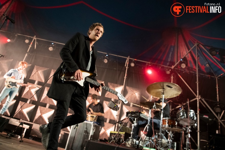 Warhaus op Welcome To The Village 2018 - zaterdag foto