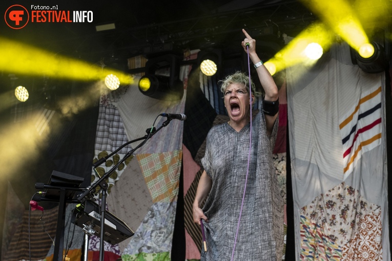 tUnE-yArDs op Welcome To The Village 2018 - zondag foto